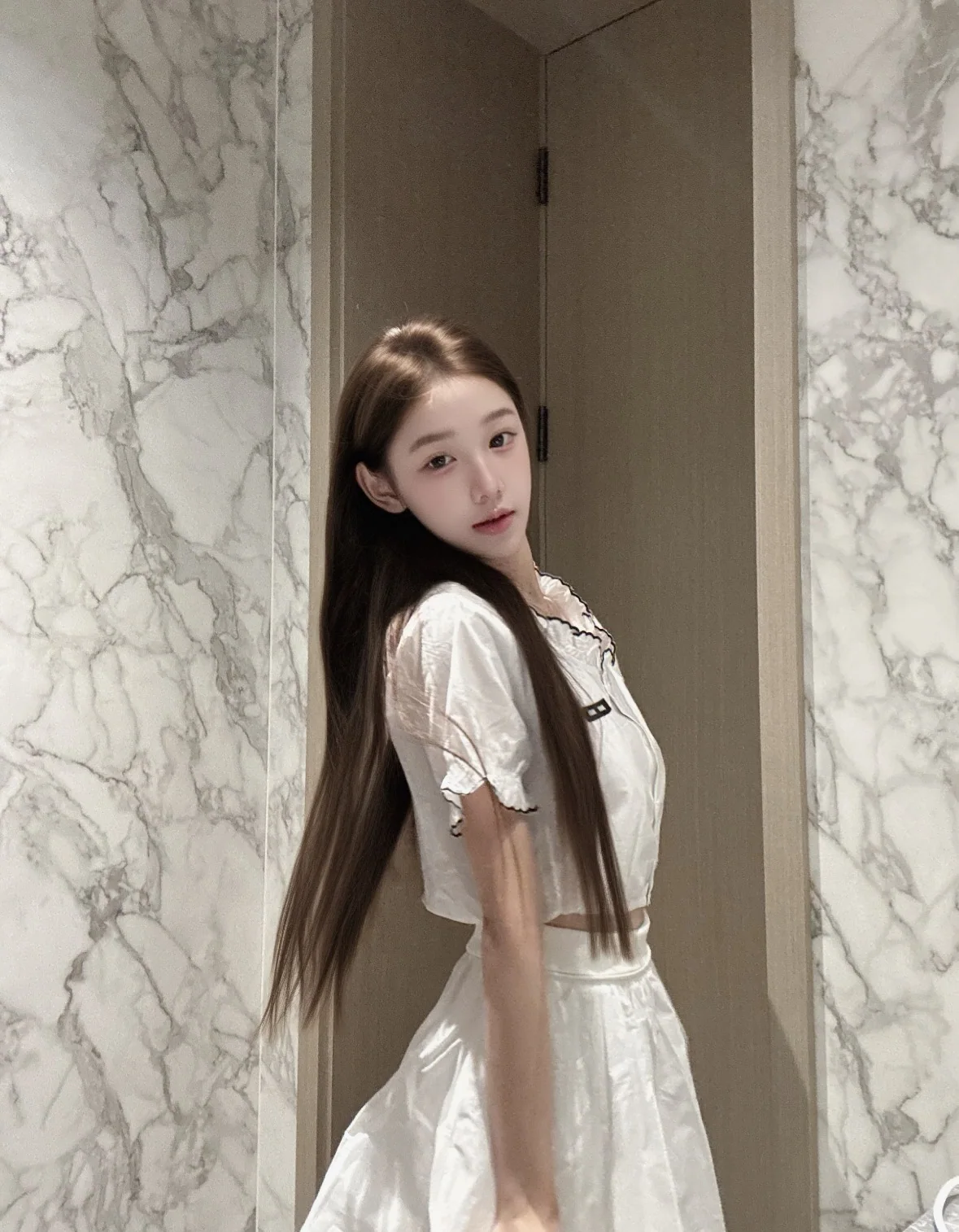 미우미우 레이스 트리밍 반소매 스퀘어넥 셔츠 상세 이미지 3