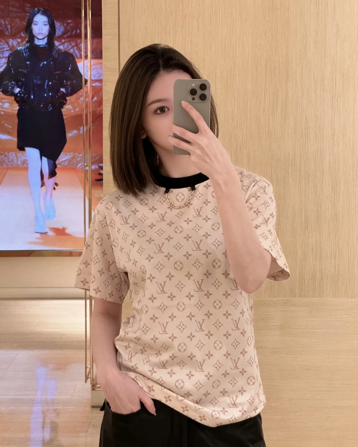 루이비통 모노그램 패턴 크루넥 반팔 티셔츠 상세 이미지 8