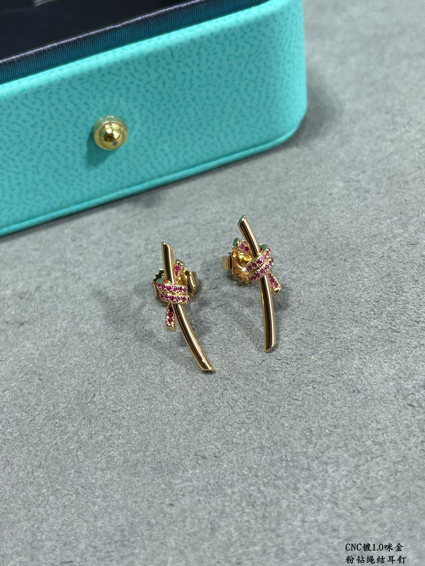 티파니 핑크 다이아몬드 로프 매듭 귀걸이 상세 이미지 3