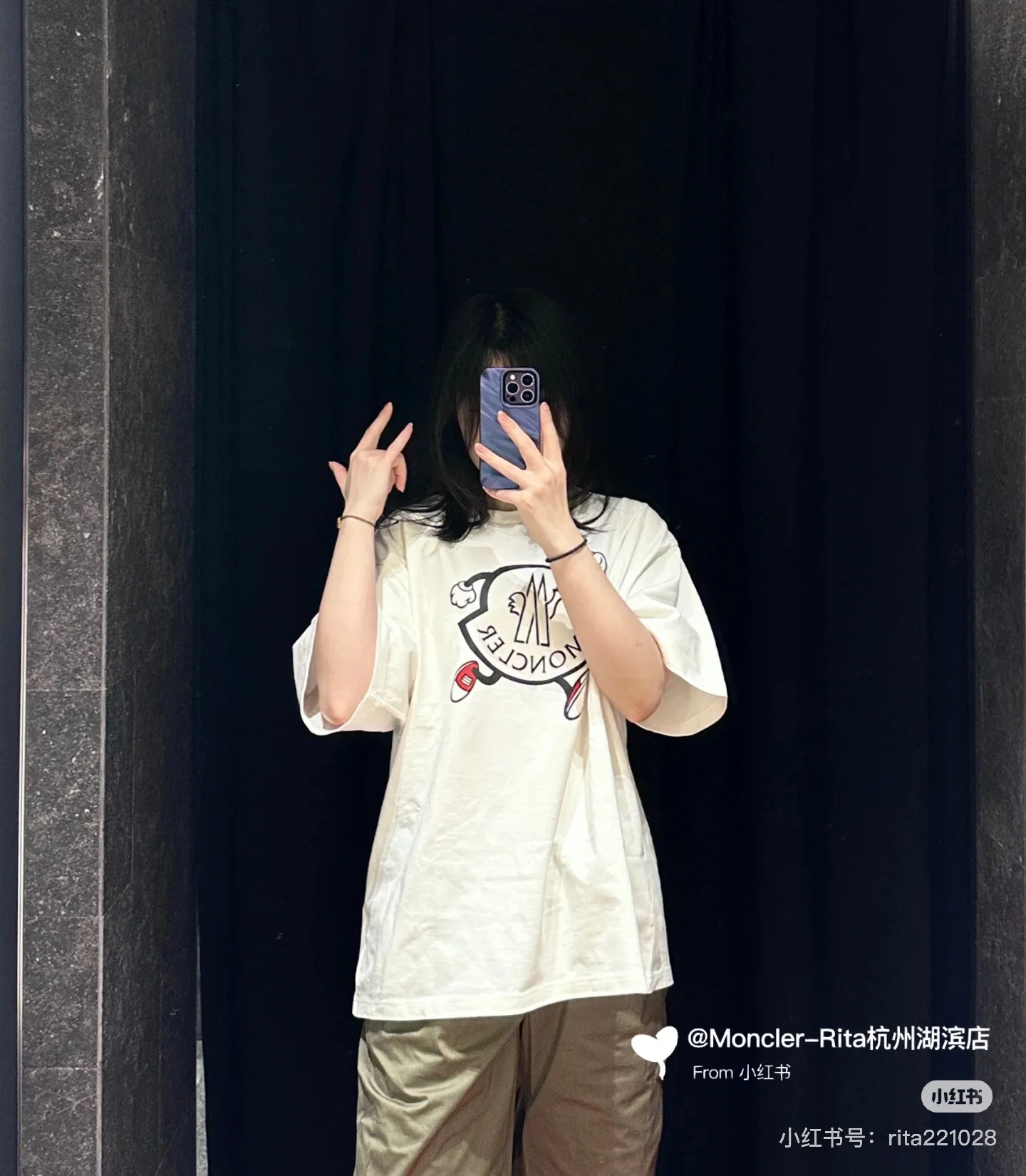몽클레어 인형 무늬 암밴드 여성 반팔 셔츠 상세 이미지 8