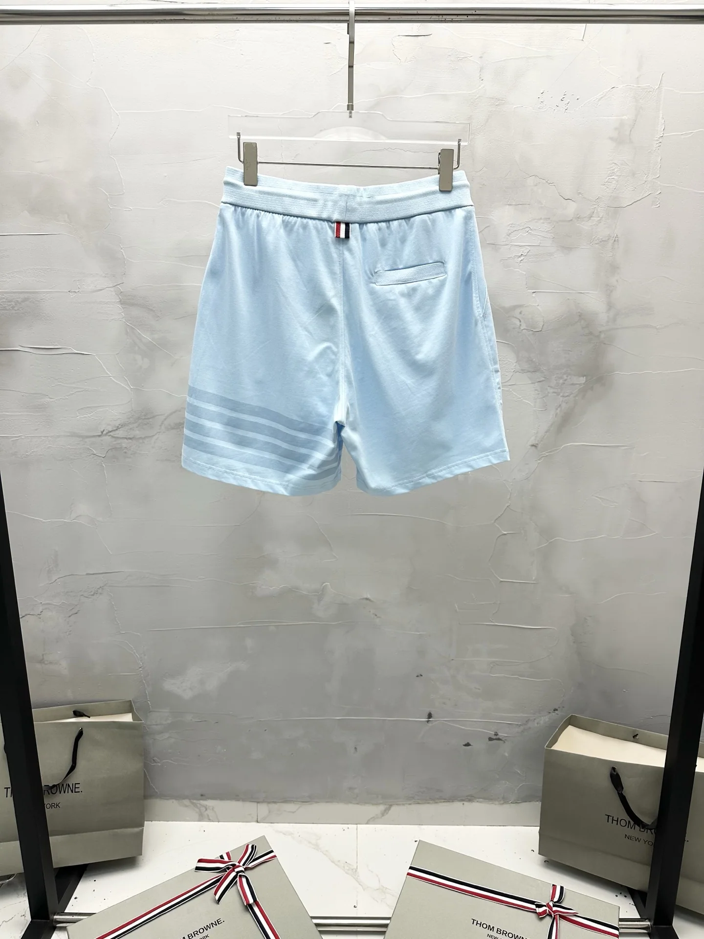 톰브라운 4 바 스트라이프 남성 면 반바지 상세 이미지 9