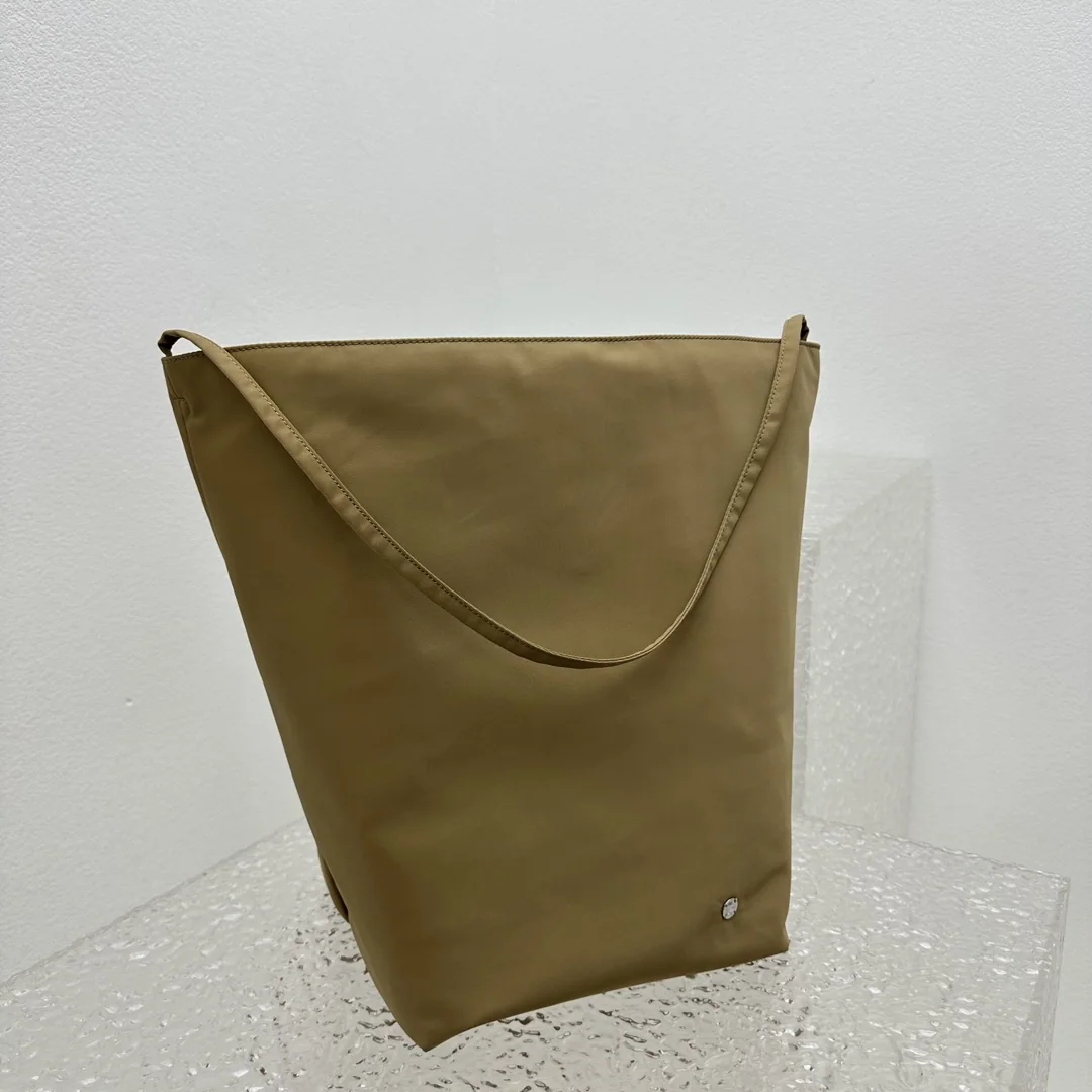 더로우 나일론 토트 버킷백 상세 이미지 4