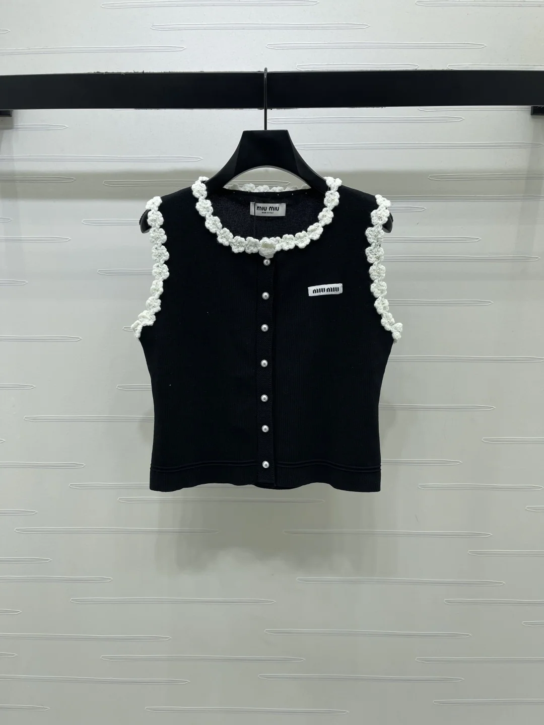미우미우 민소매 라운드넥 베스트 & 하이웨이스트 A라인 스커트 세트 상세 이미지 2