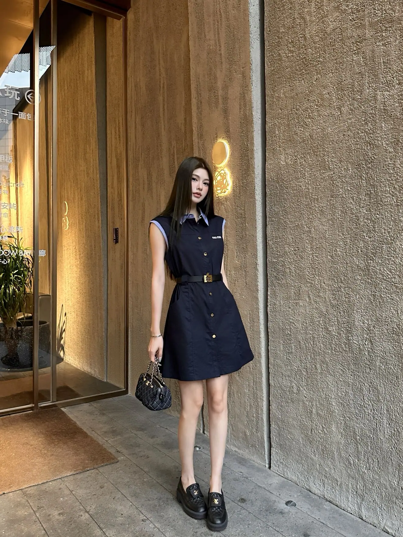 미우미우 블루 체크 패턴 패치워크 노슬리브 원피스 상세 이미지 5
