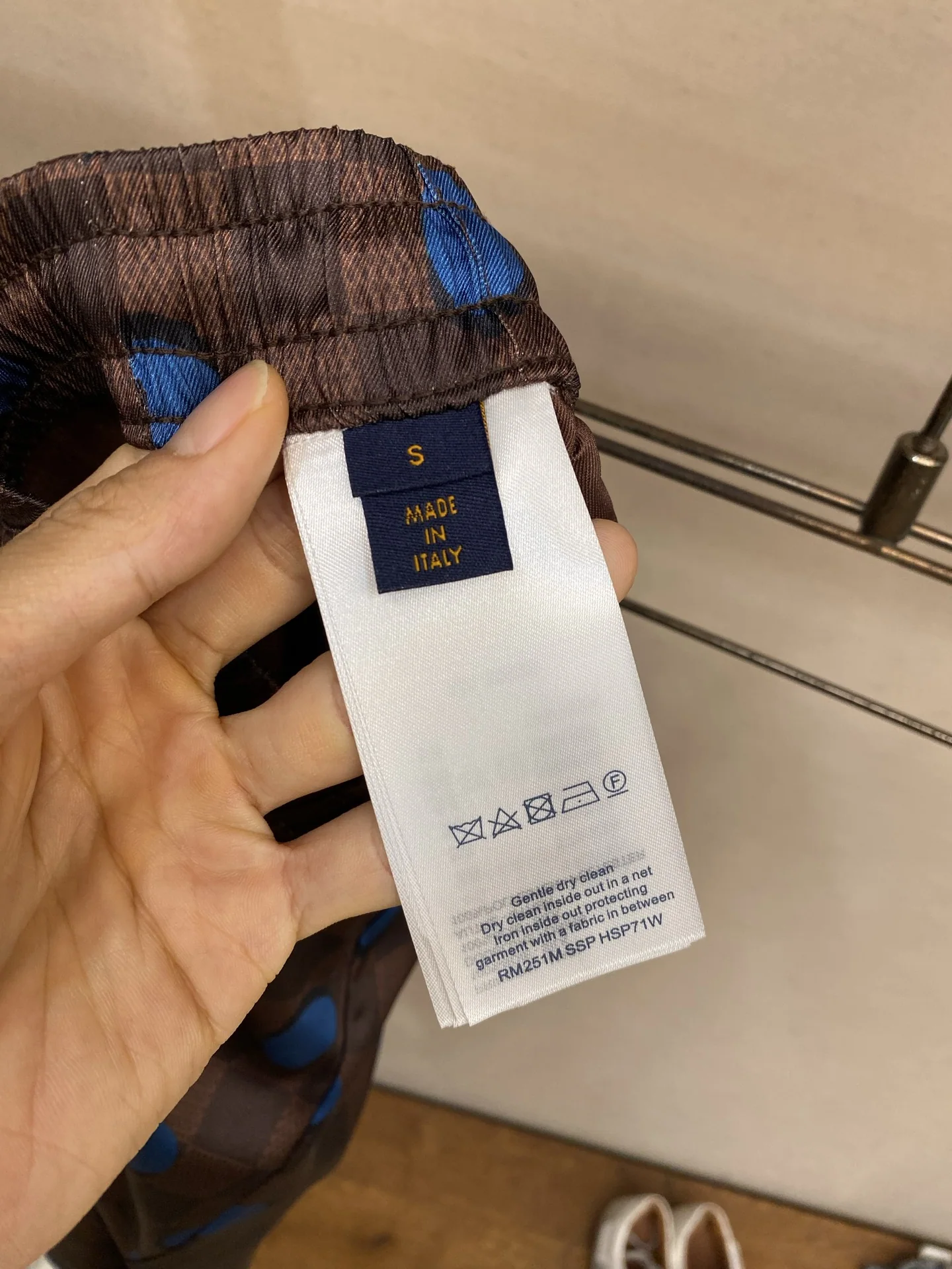루이비통 체커보드 도트 프린트 남여공용 반바지 상세 이미지 7