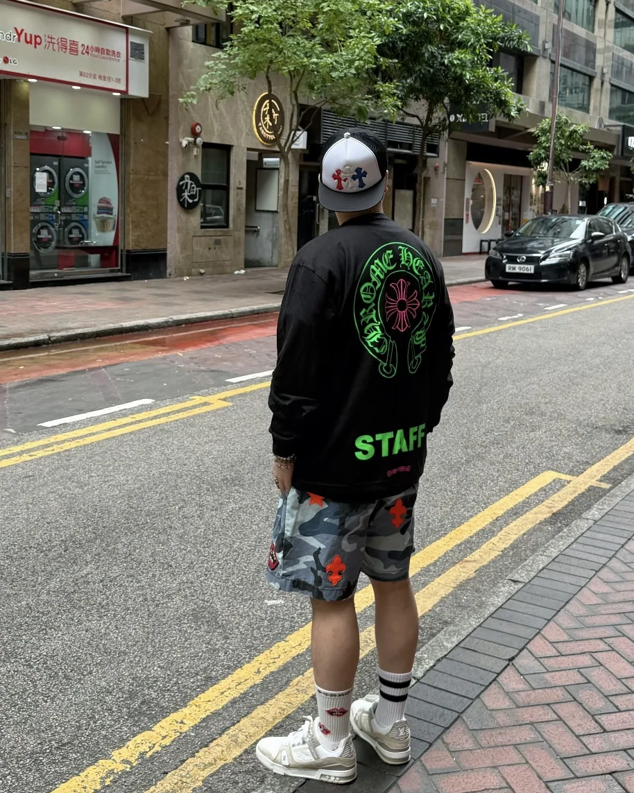 크롬하츠 형광 십자가 엠블럼 남성 긴팔 티셔츠 상세 이미지 5
