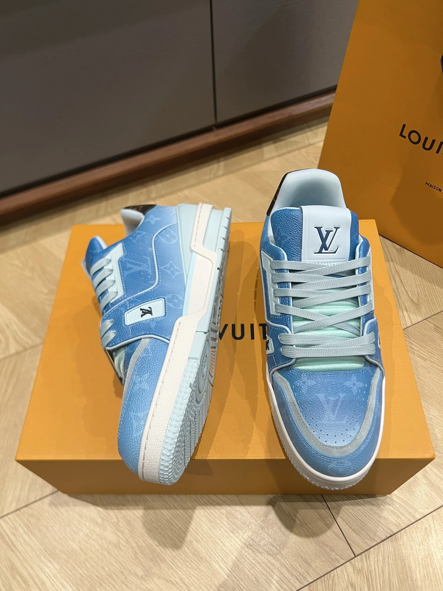 루이비통 LV 26 데님 트레이너 신발 상세 이미지 7