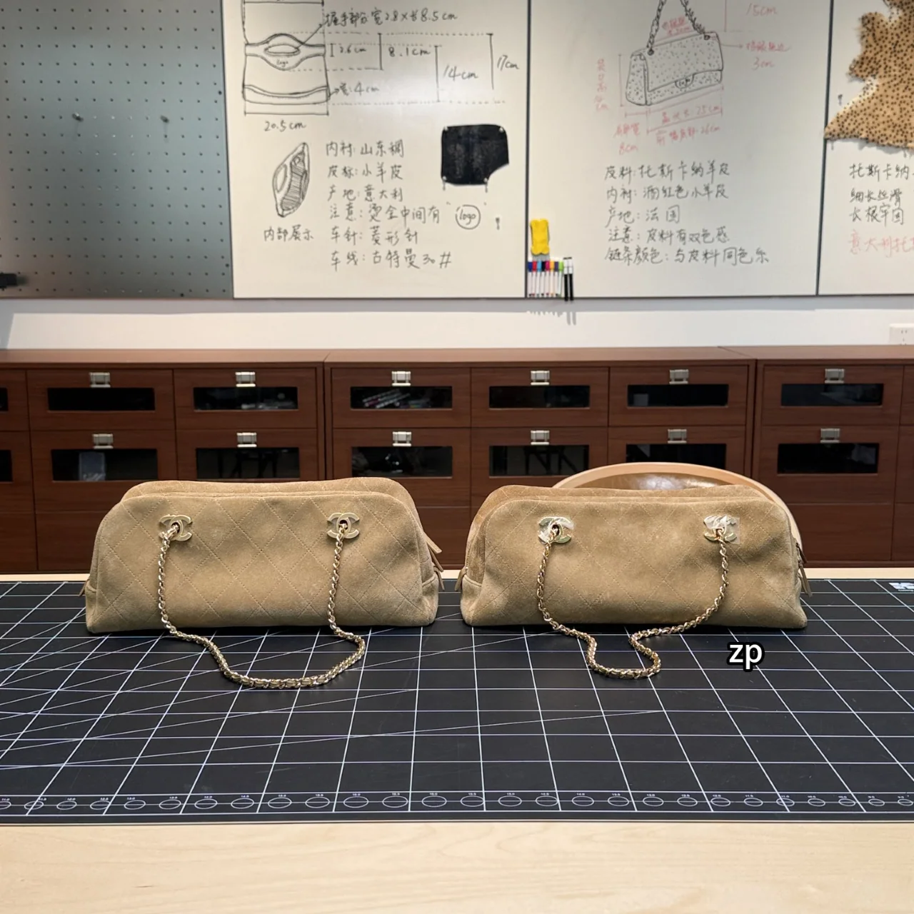 샤넬 스웨이드 다이아몬드 장식 체인 가방 143459