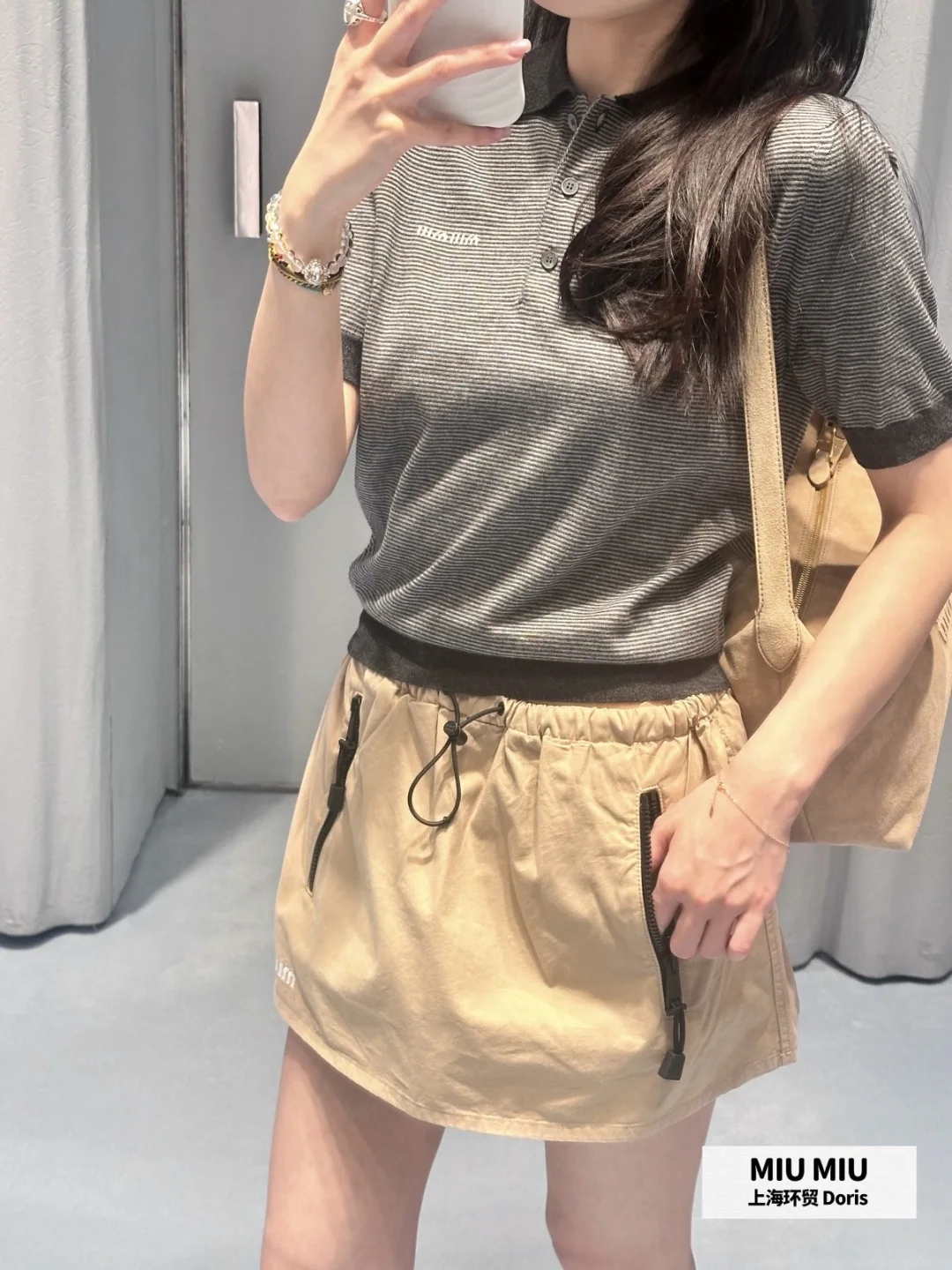 미우미우 그레이 스트라이프 카라 반팔 티셔츠 상세 이미지 7
