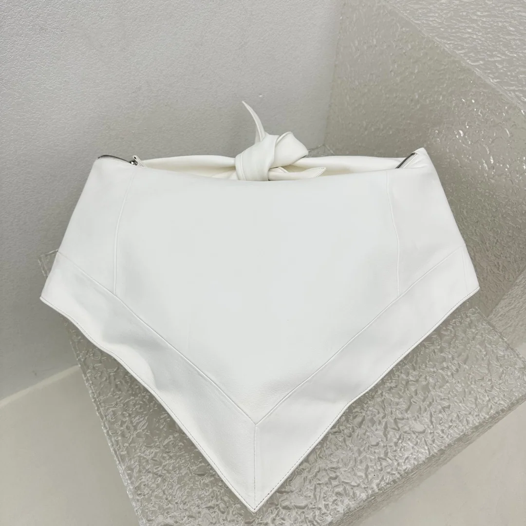 르메르 화이트 양가죽 반다나 크로스바디백 상세 이미지 2