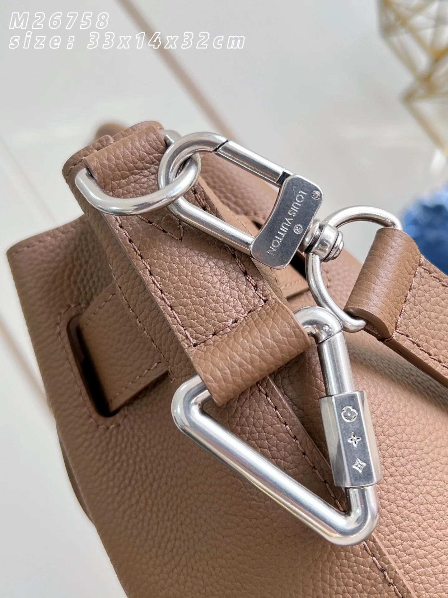 루이비통 M26758 브라운 핸드백 상세 이미지 10