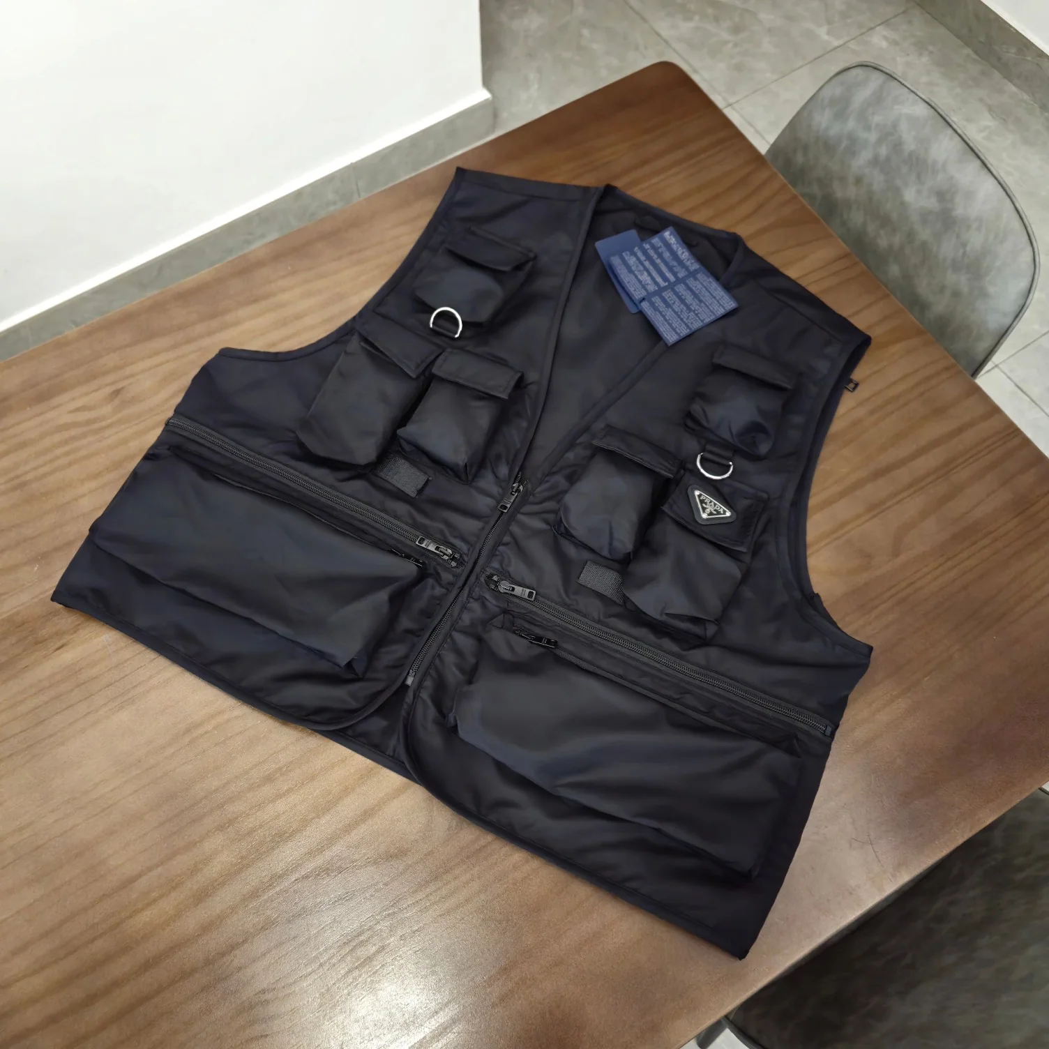 프라다 리사이클 나일론 남성 조끼 24 SS 24SS