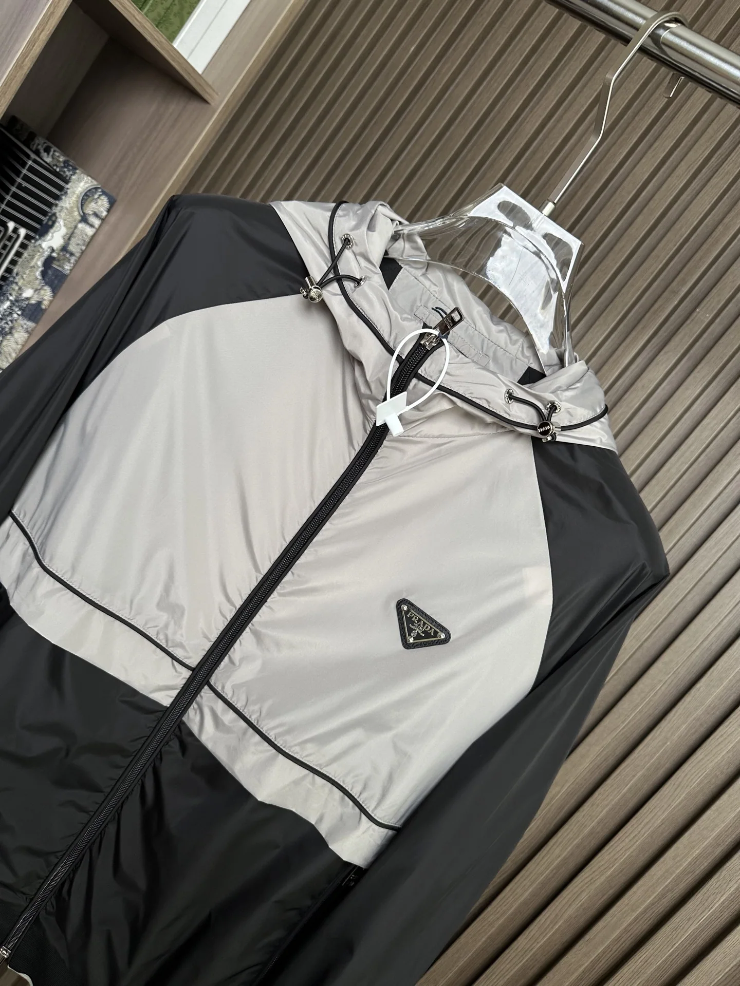 프라다 26 SS 런웨이 신상 재킷 19419 Prada 상세 이미지 5