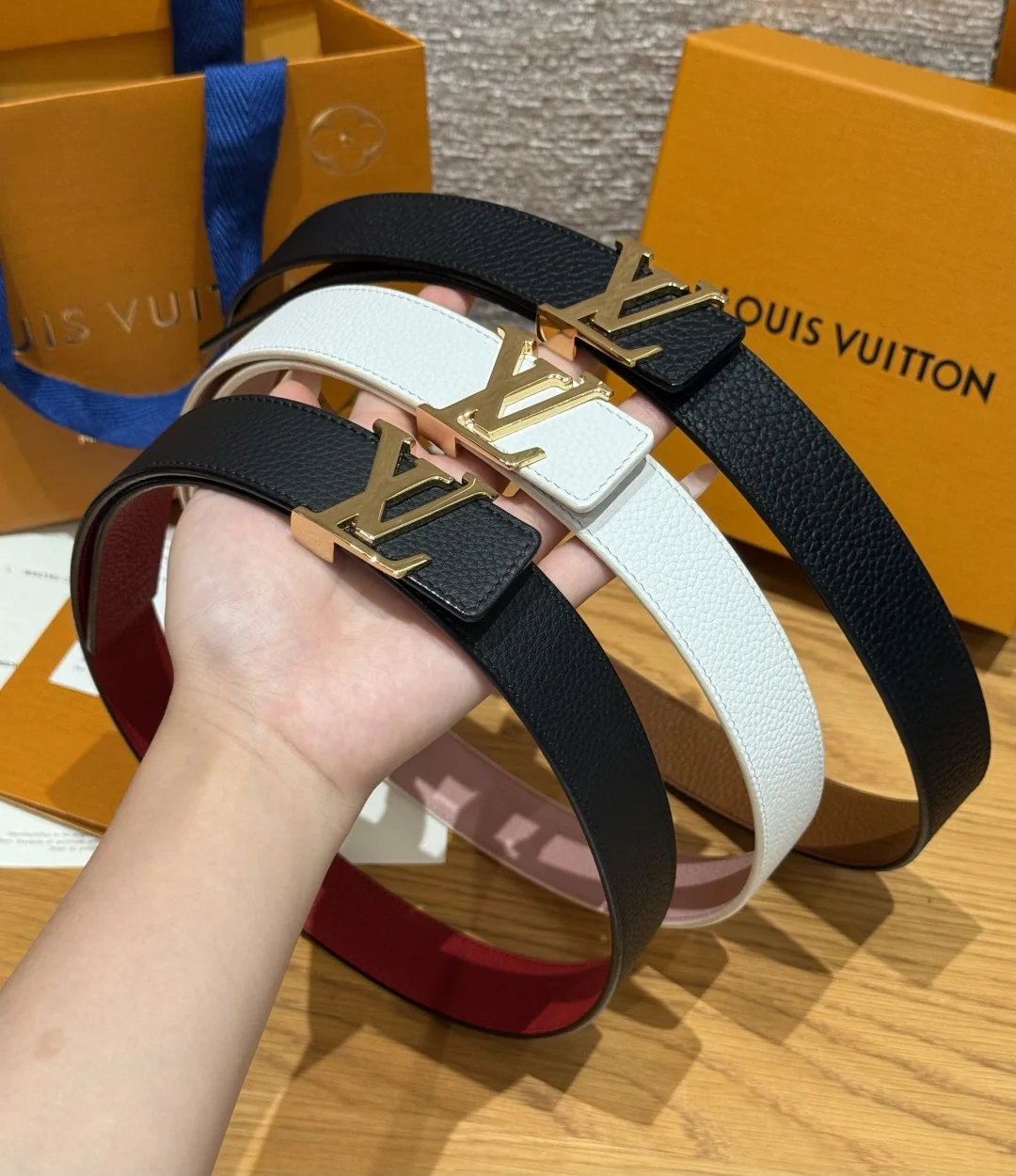 루이비통 이니셜 버클 30mm 양면 리버서블 벨트 상세 이미지 3