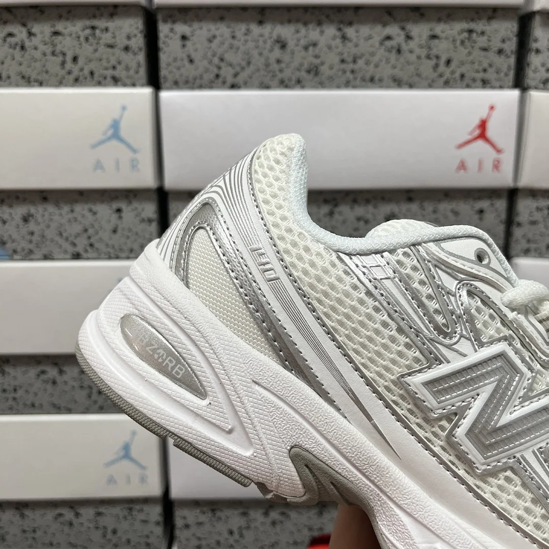 뉴발란스 [XY] 740v2 U740WM2 202064 New Balance 740v2 White Silver Reflection 상세 이미지 9