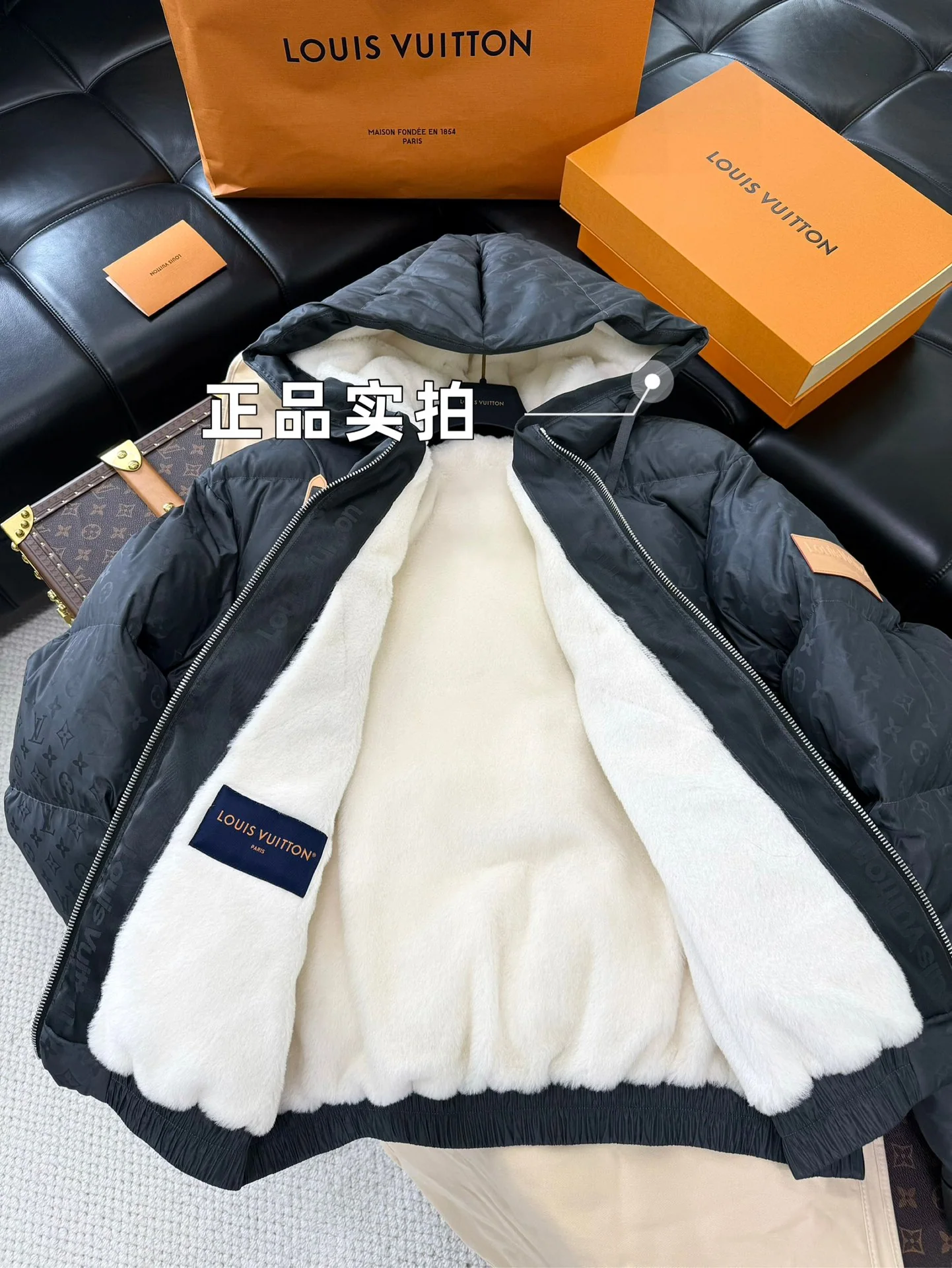 루이비통 전면 프린트 남성 패딩 상세 이미지 7