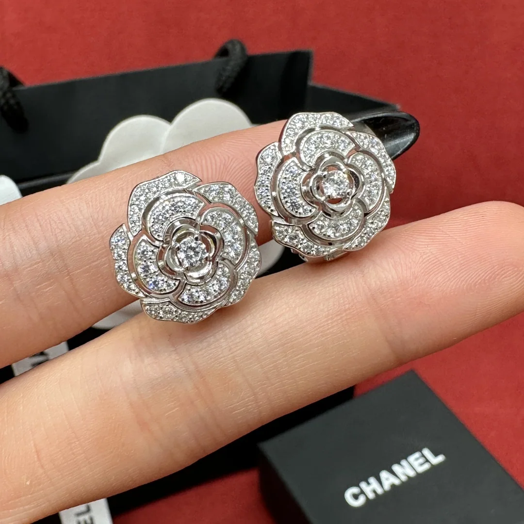 샤넬 카멜리아 라인스톤 클립온 귀걸이 178274