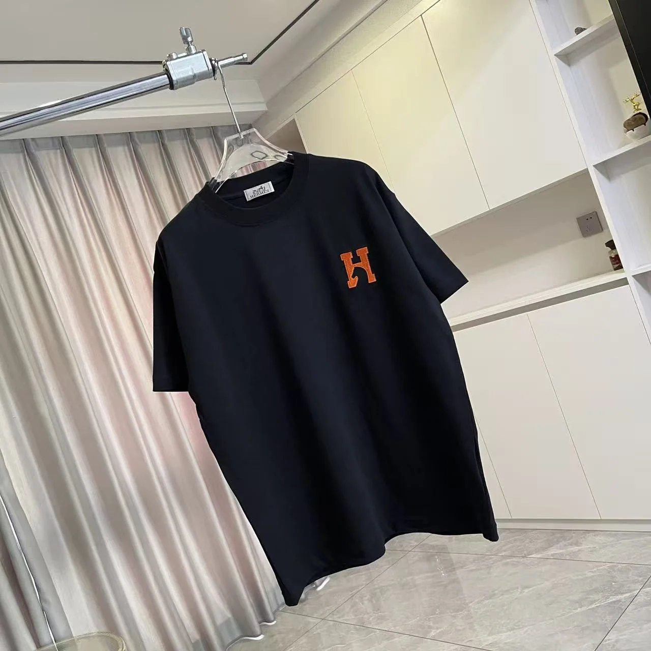 에르메스 퍼스널라이즈 로고 자수 반팔 티셔츠 상세 이미지 2