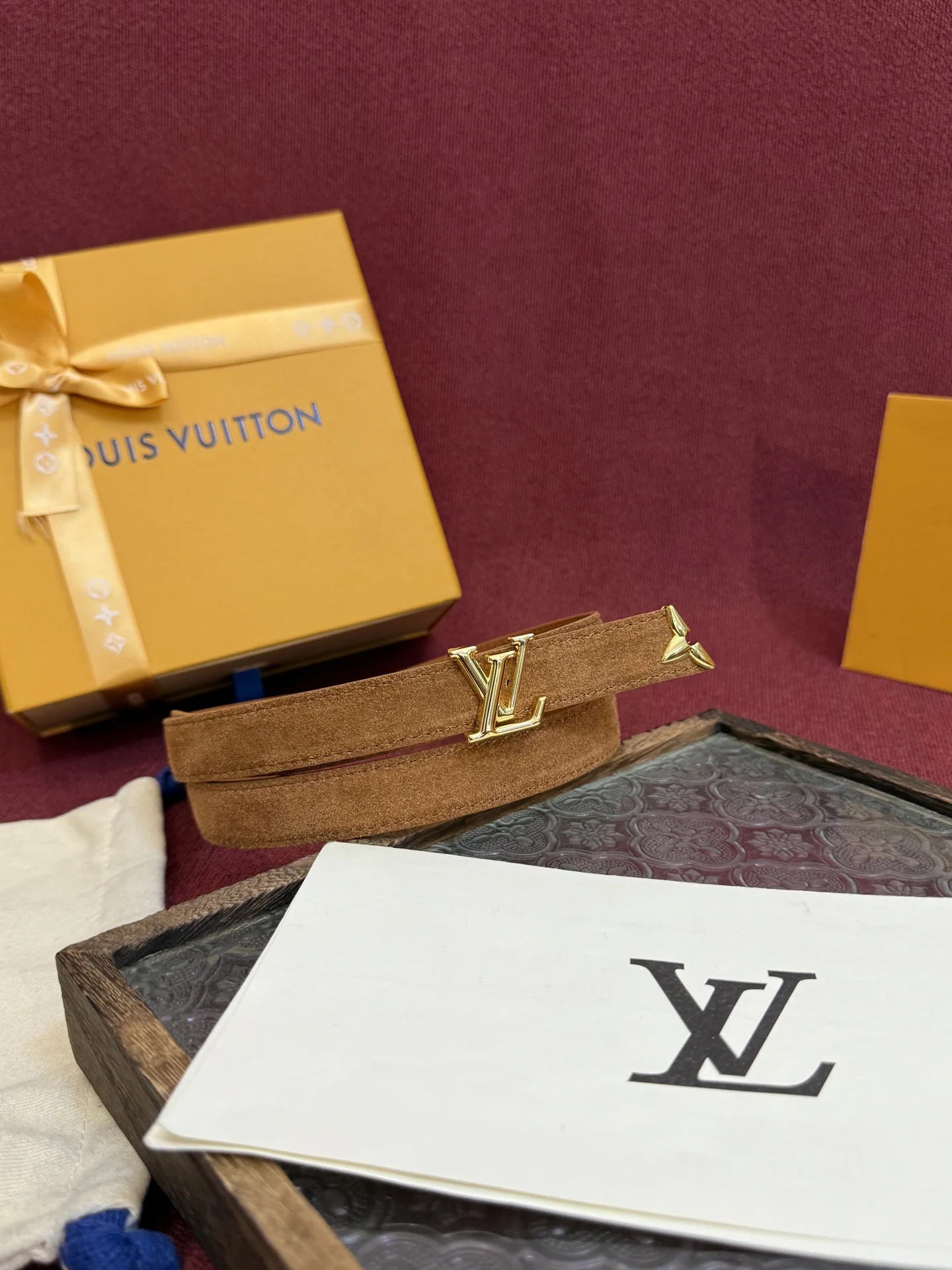 루이비통 LV 이니셜 버클 모노그램 플라워 스웨이드 벨트 상세 이미지 1