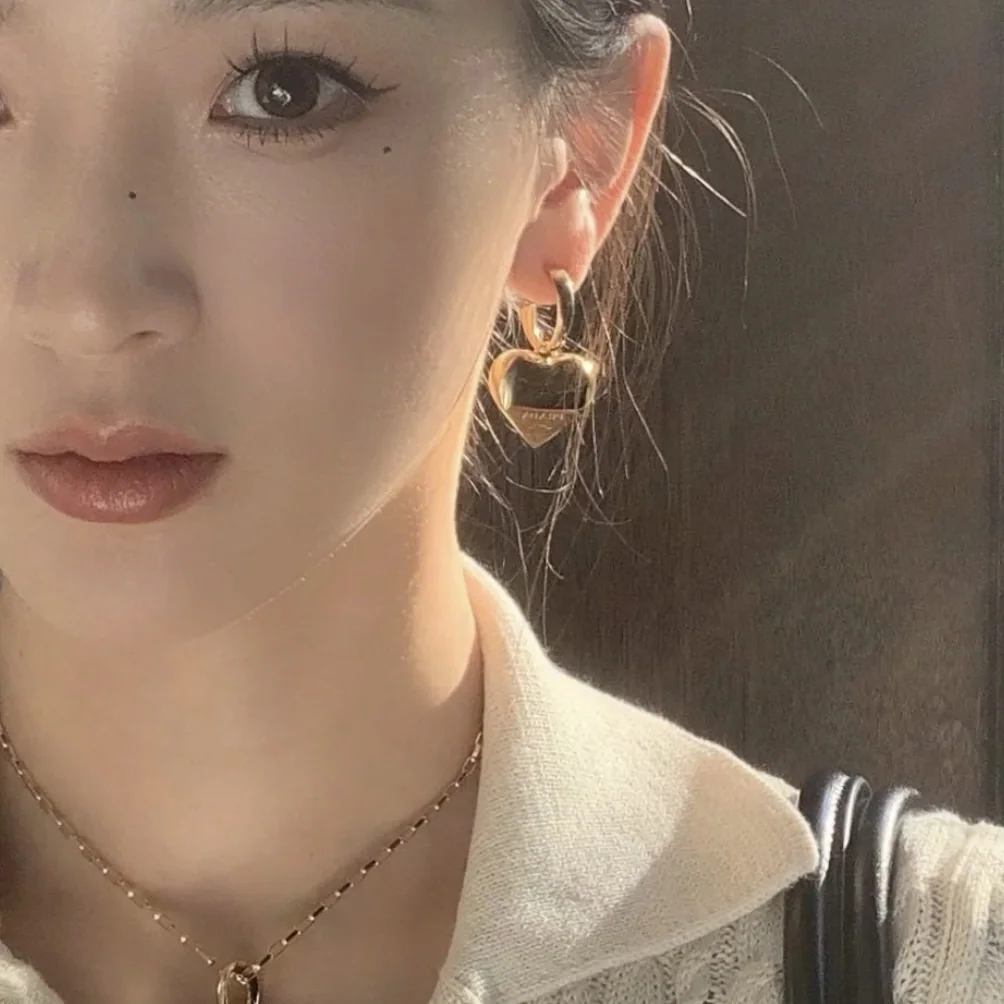 프라다 골드 하트 귀걸이 상세 이미지 4