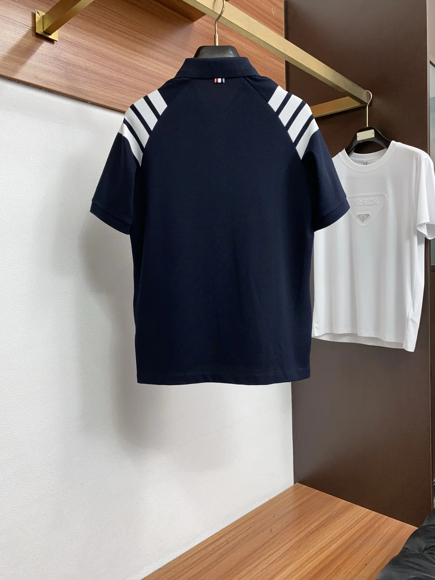 톰브라운 클래식 카라 남성 반팔 폴로셔츠 상세 이미지 9