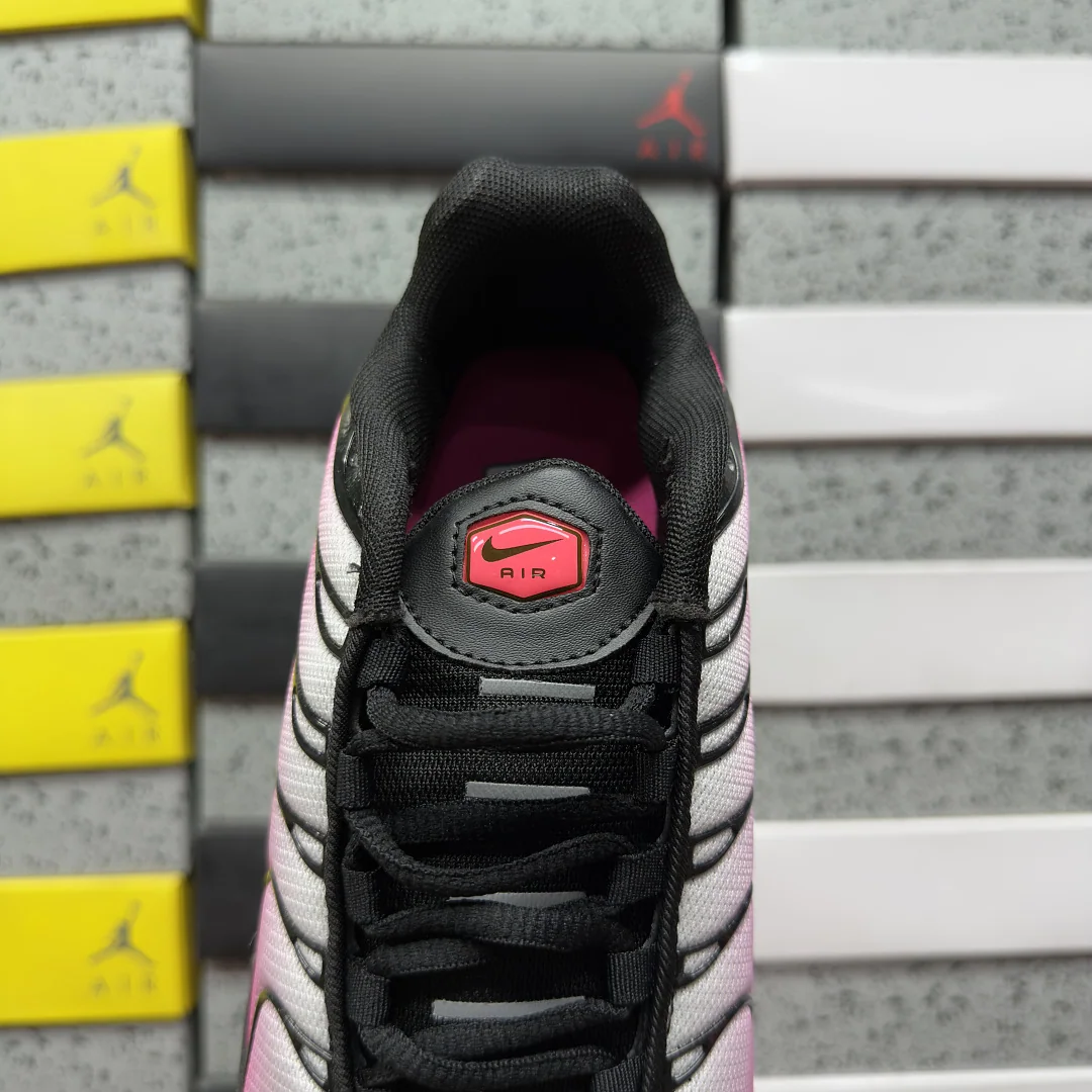 나이키 [BD] 에어 맥스 플러스 DZ3670-002 201867 Nike Air Max Plus Black Hot Punch 상세 이미지 6