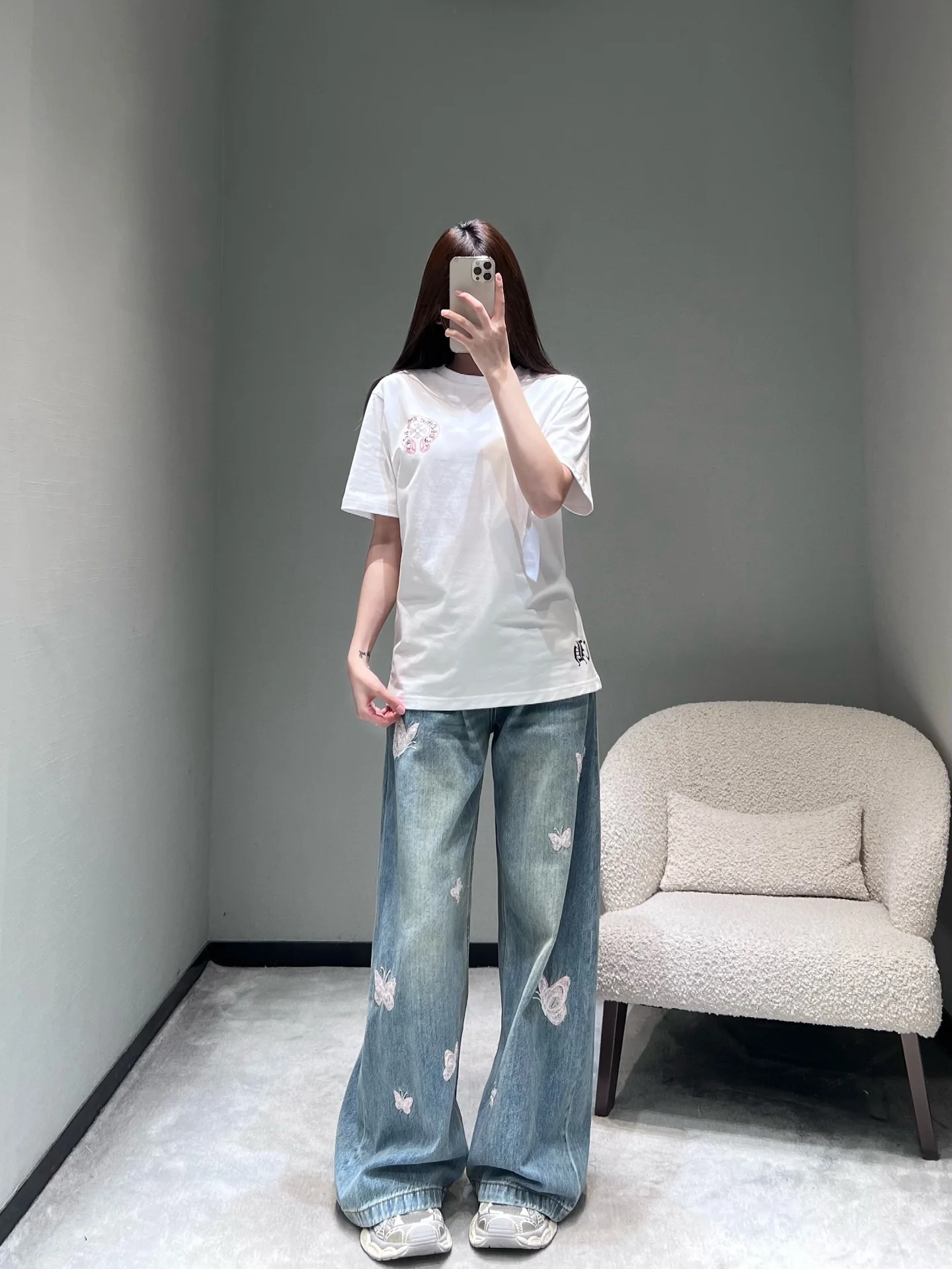 크롬하츠 여성 배지 프린트 반팔 티셔츠 상세 이미지 4