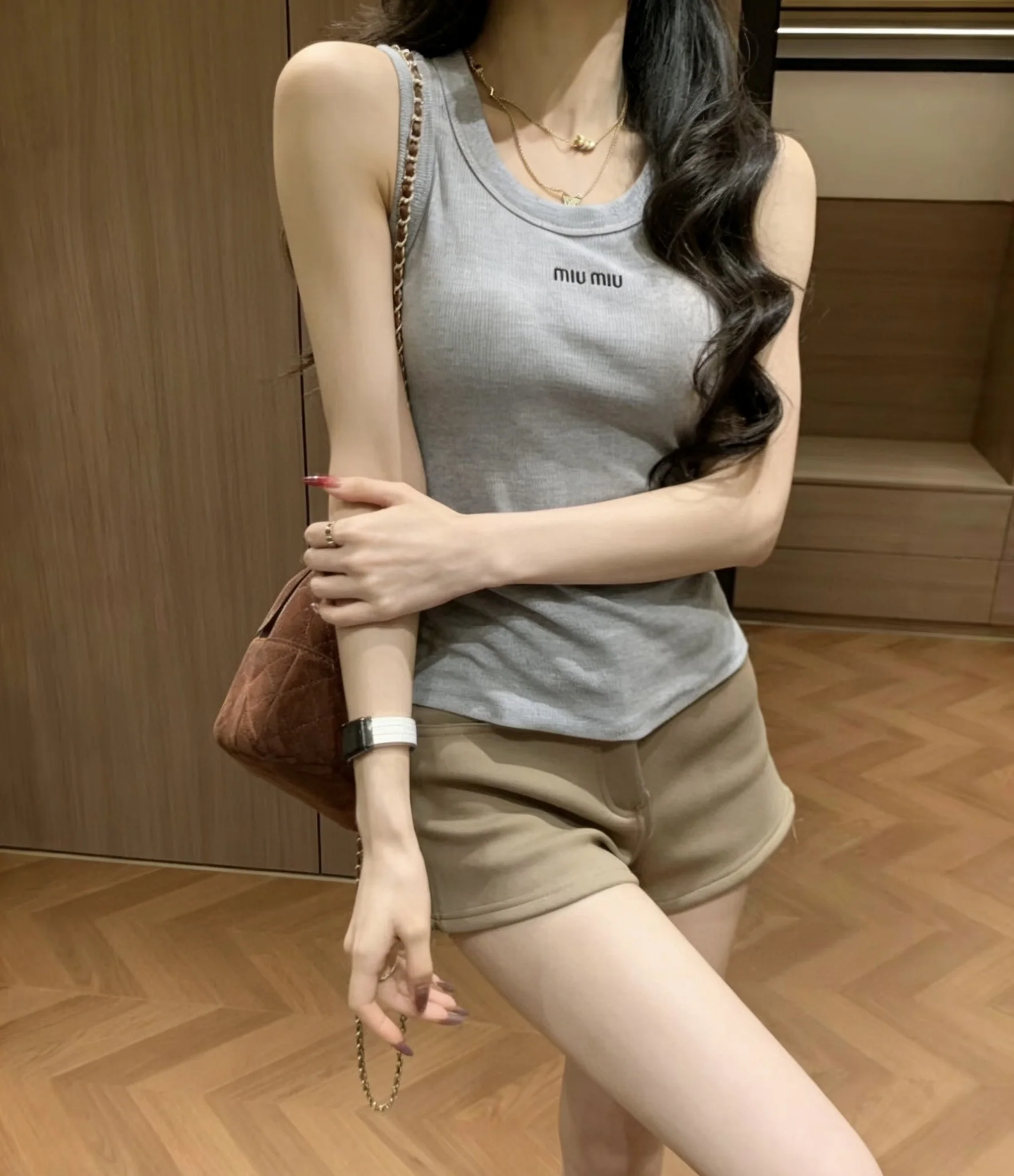 미우미우 클래식 로고 리브 반팔 티셔츠 상세 이미지 18