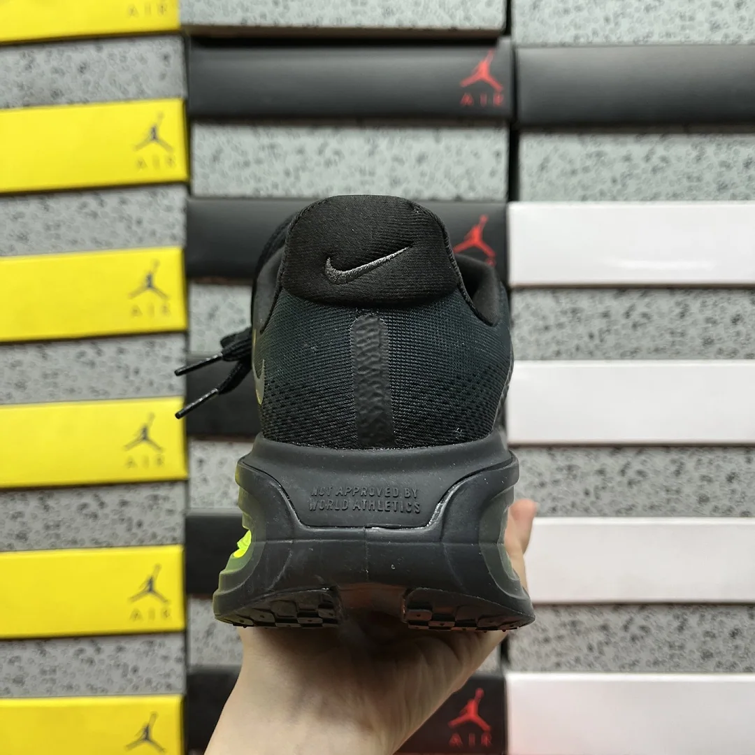 나이키 [CG] 보메로 프리미엄 HQ2050-001 201987 Nike Vomero Premium Black Volt 상세 이미지 8