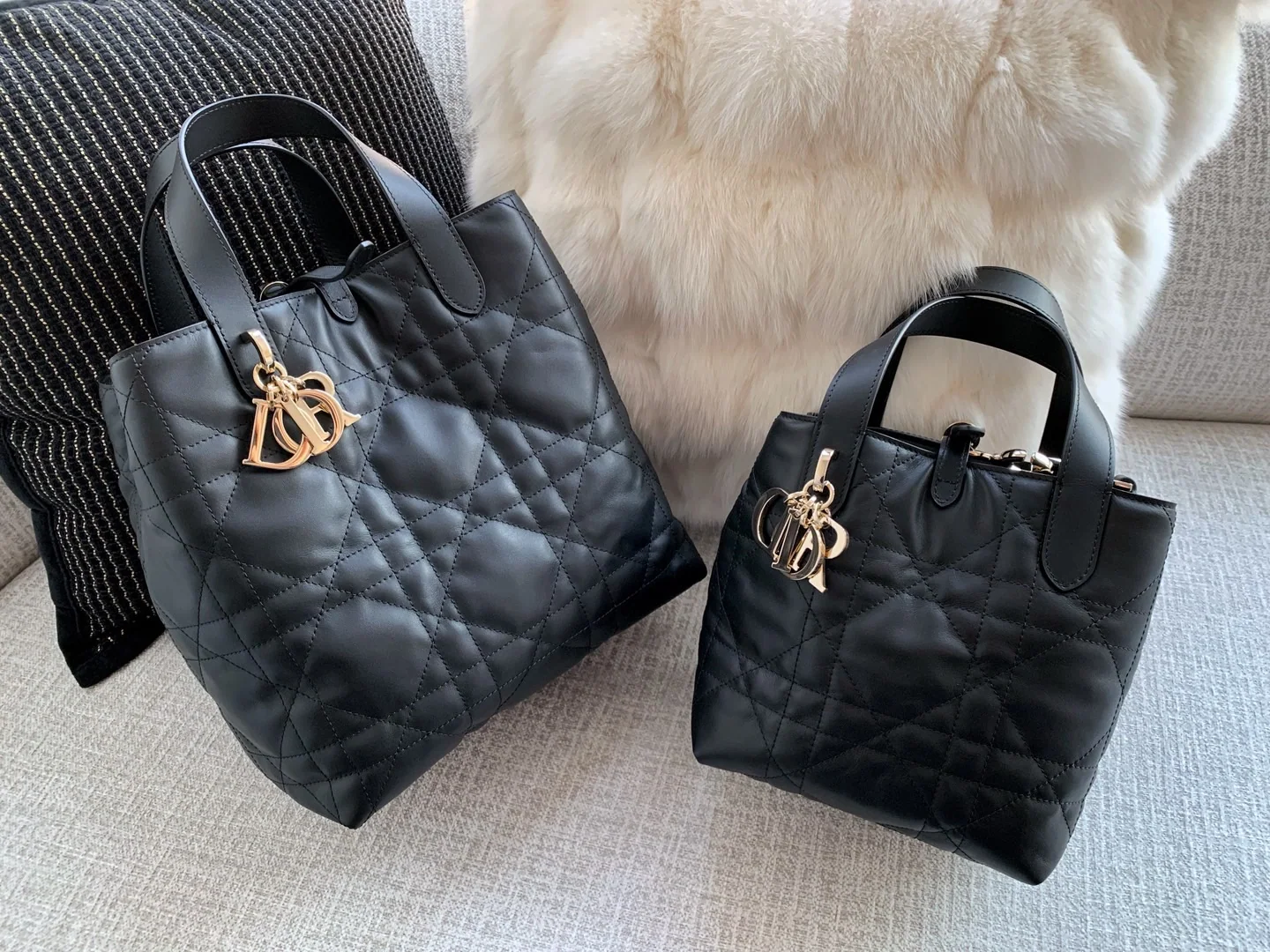 디올 투구르스 숄더 버킷백 상세 이미지 4