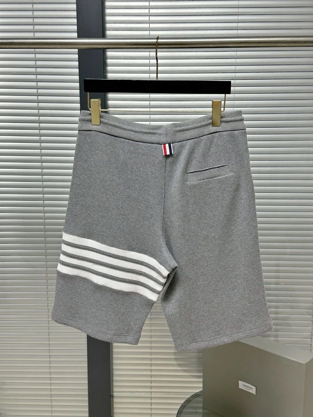 톰브라운 코튼 와플 남성 반바지 상세 이미지 2