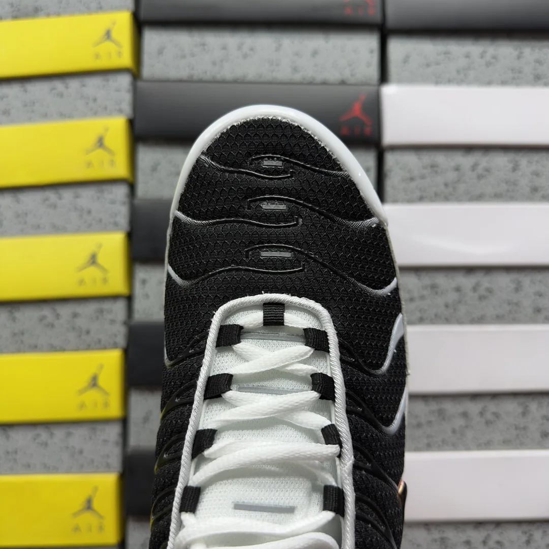 나이키 [BD] 에어 맥스 플러스 CT1094-102 201874 Nike Air Max Plus White Black Metallic 상세 이미지 2
