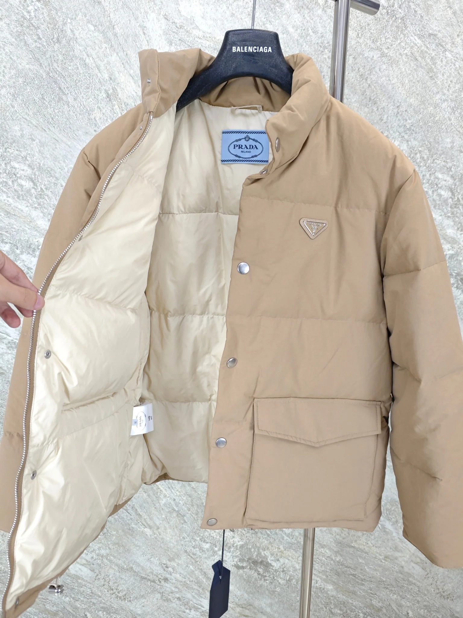 프라다 25 FW 고밀도 나일론 남성 다운 자켓 25FW 상세 이미지 6