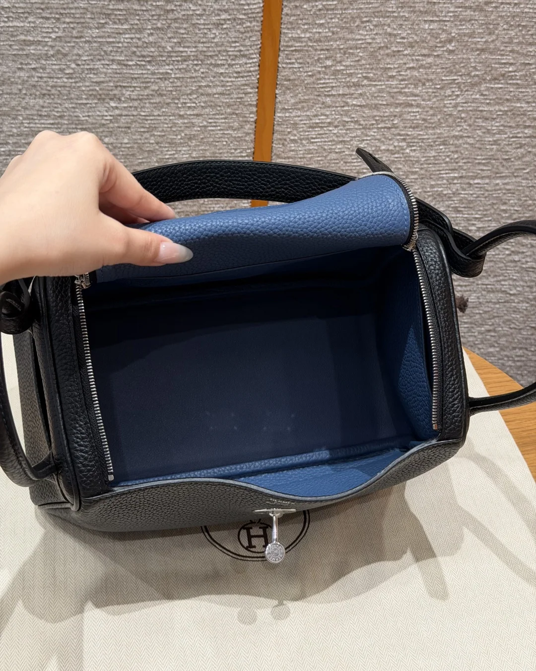 에르메스 린디 26 가죽 가방 상세 이미지 6