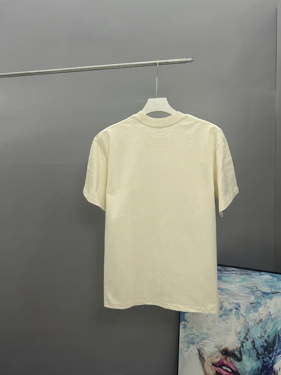 발렌티노 클래식 프린트 크루넥 반팔 티셔츠 상세 이미지 2