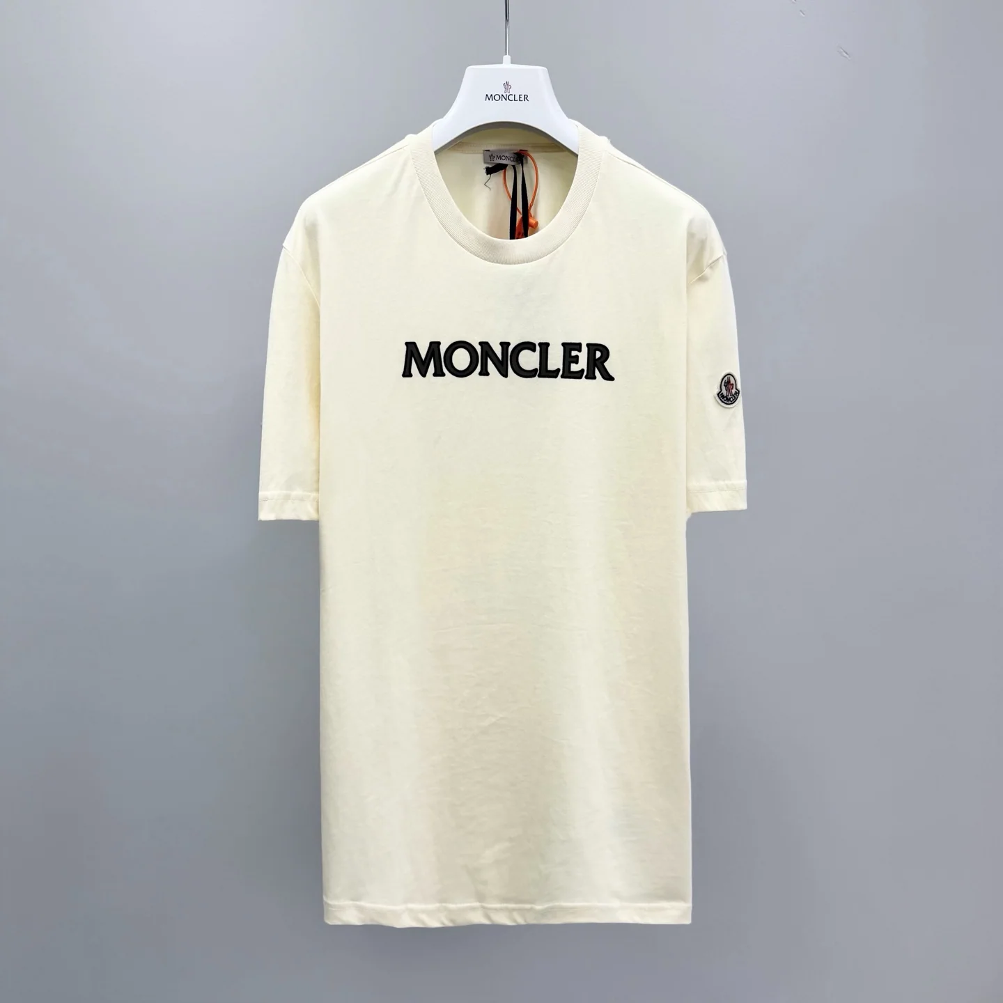 몽클레어 남성 로고 프린트 코튼 반팔 티셔츠 상세 이미지 1