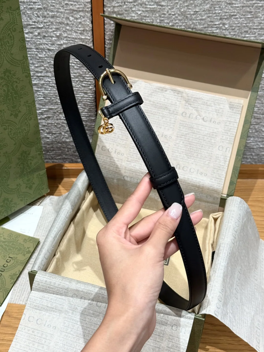 구찌 송아지가죽 반원형 메탈 장식 벨트 상세 이미지 3