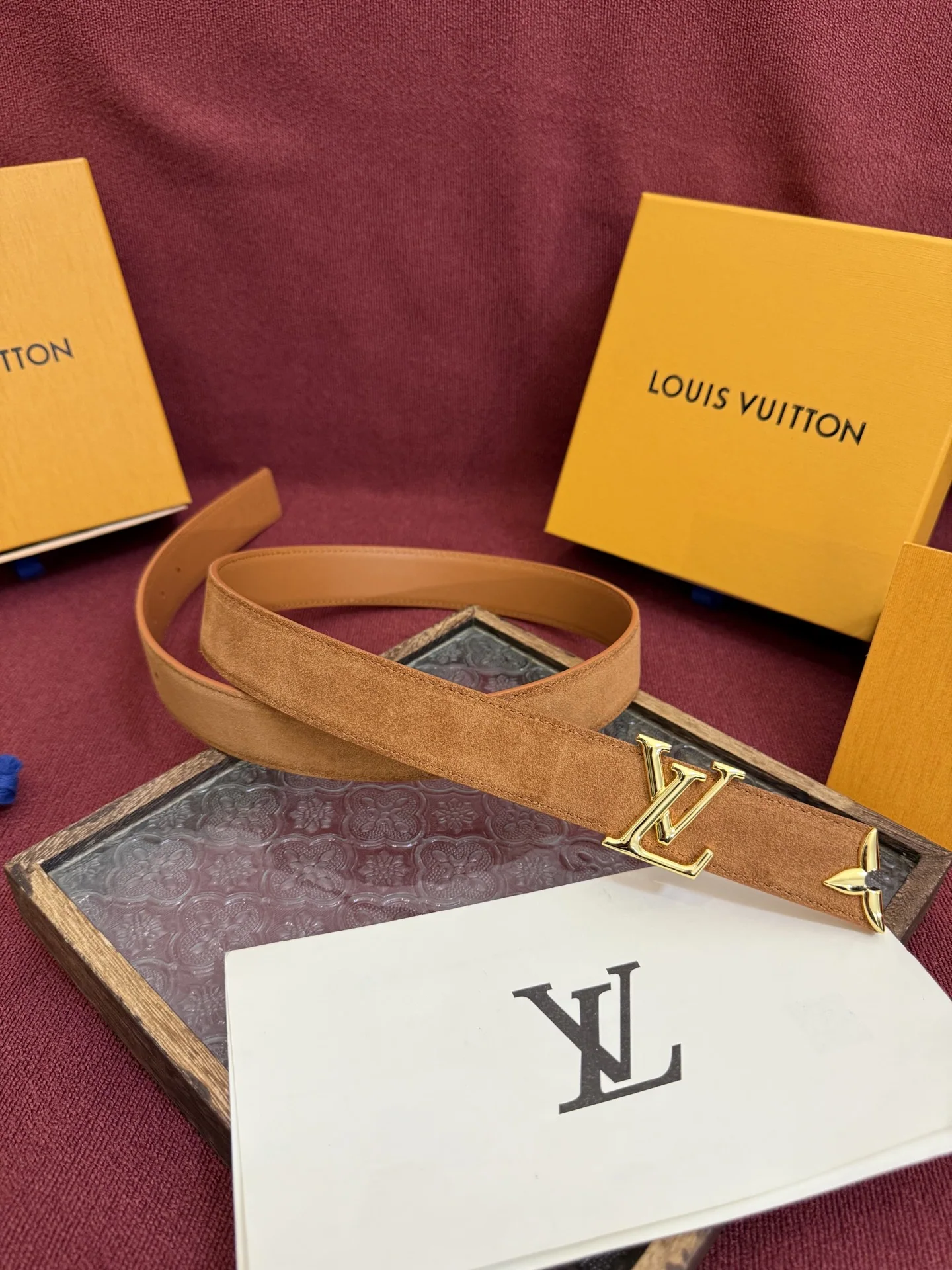 루이비통 LV 이니셜 골드 메탈 버클 스웨이드 벨트 상세 이미지 2