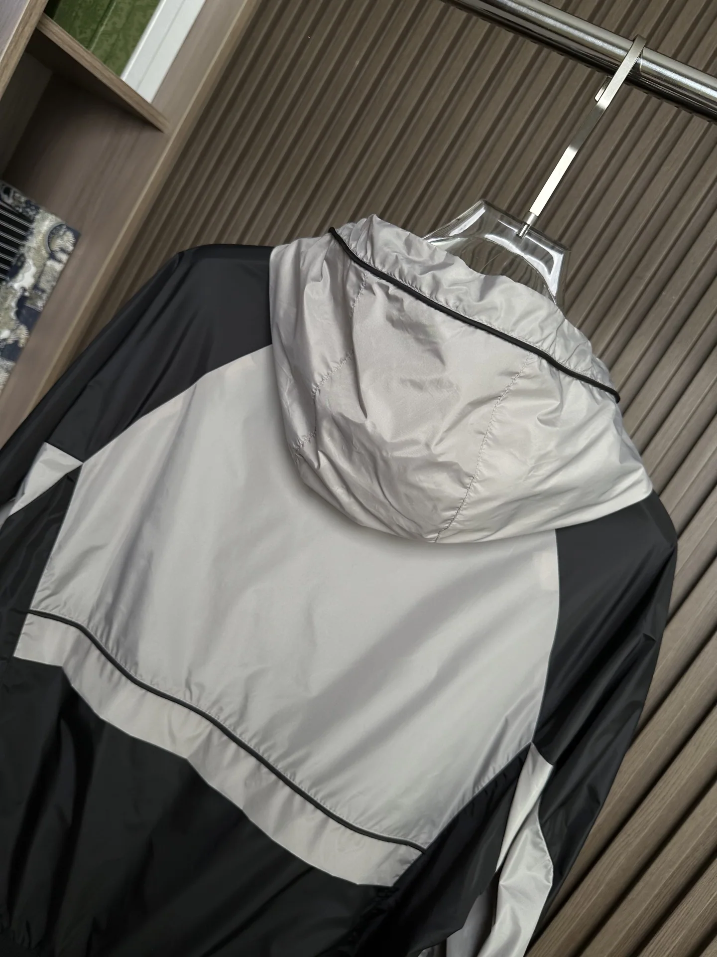 프라다 26 SS 런웨이 신상 재킷 19419 Prada 상세 이미지 7