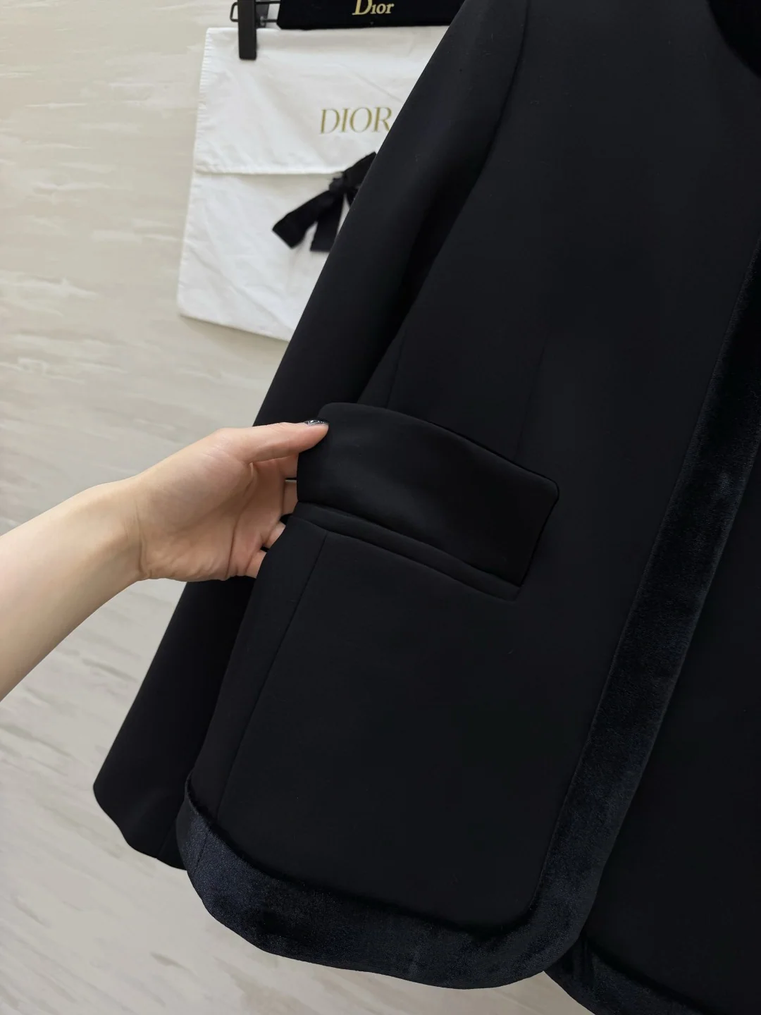 디올 블랙 벨벳 트림 여성 자켓 상세 이미지 6