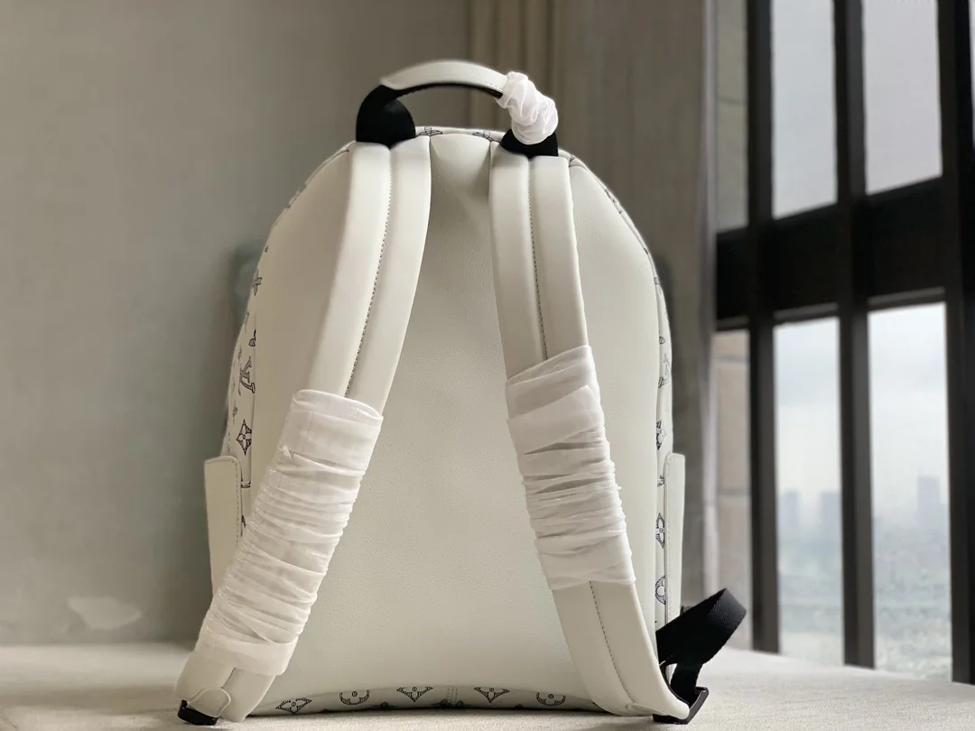 루이비통 디스커버리 모노그램 섀도우 백팩 M24760 상세 이미지 3