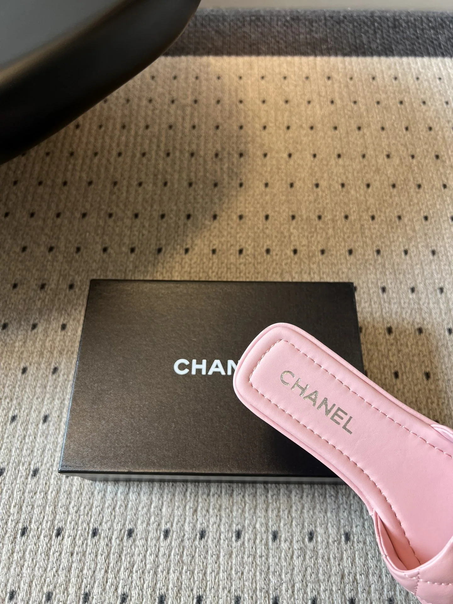 샤넬 다이아몬드 패턴 더블 C 샌들 상세 이미지 8
