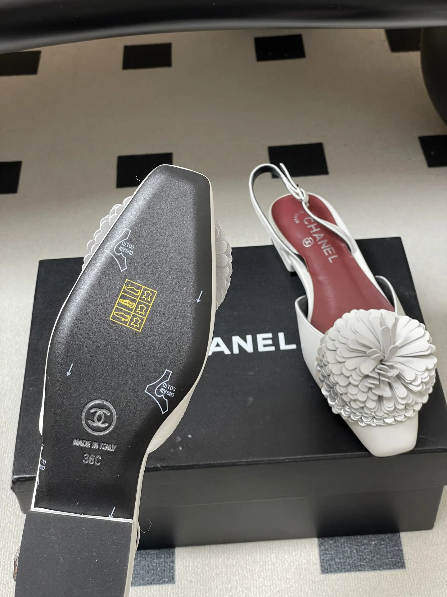 샤넬 카멜리아 장식 백스트랩 플랫 샌들 상세 이미지 8