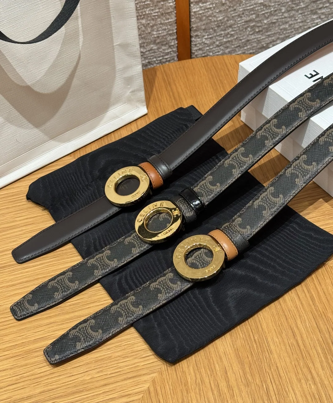 셀린느 차트 디스크 골드 버클 양면 가죽 벨트 25MM 상세 이미지 4