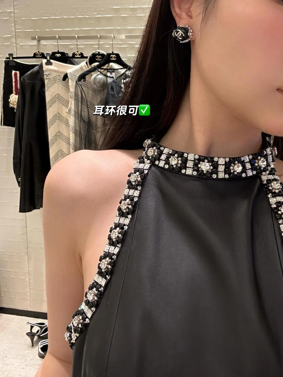샤넬 블랙&화이트 더블 C 스터드 귀걸이 상세 이미지 5