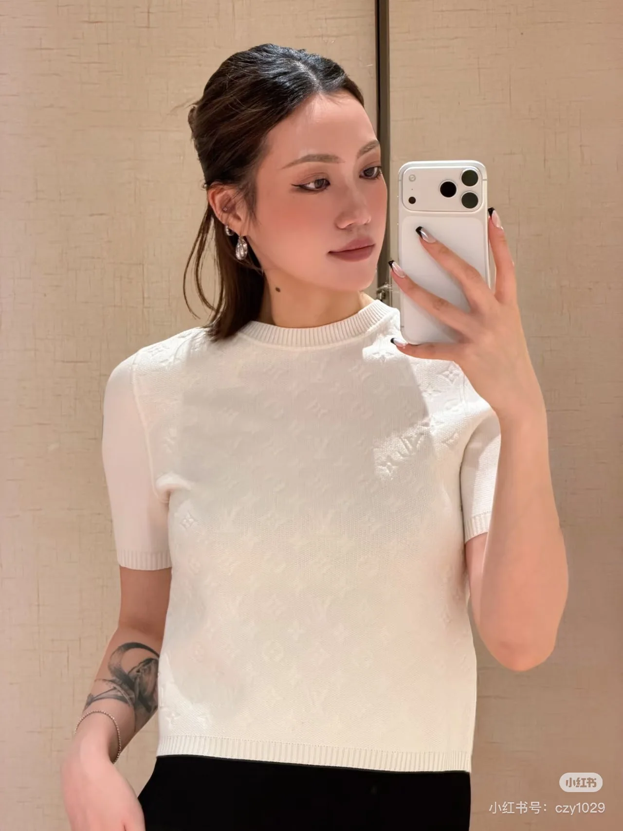 루이비통 LV 모노그램 자카드 여성 반팔 티셔츠 상세 이미지 2
