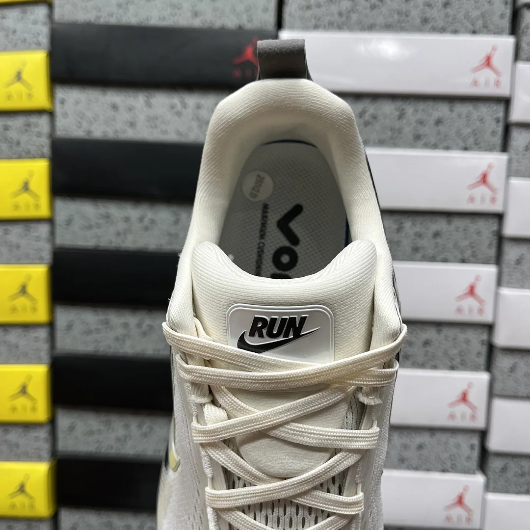 나이키 [XY] 보메로 18 IF4463-002 201688 Nike Vomero 18 상세 이미지 3