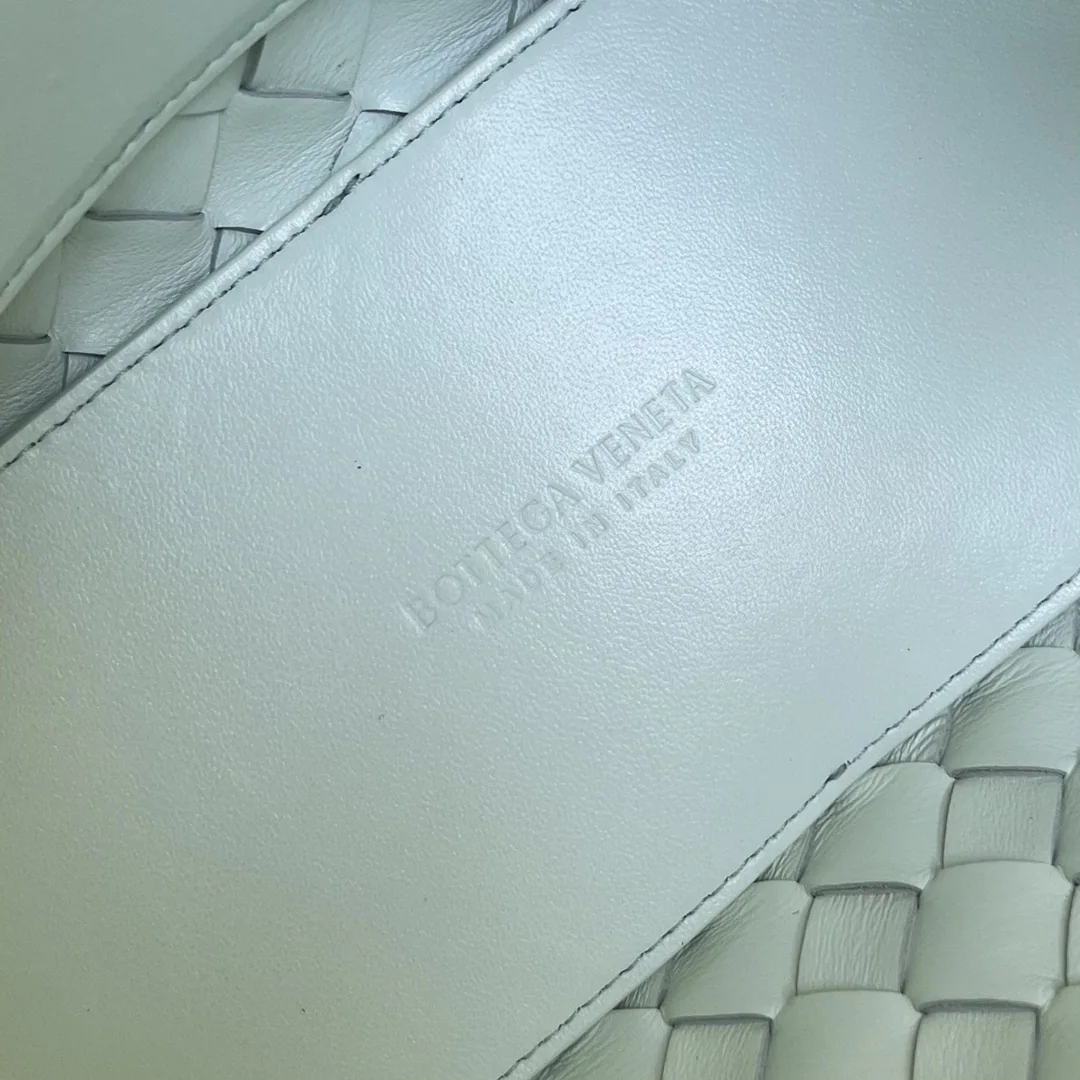 보테가베네타 안디어모 나파 램스킨 숄더백 상세 이미지 9