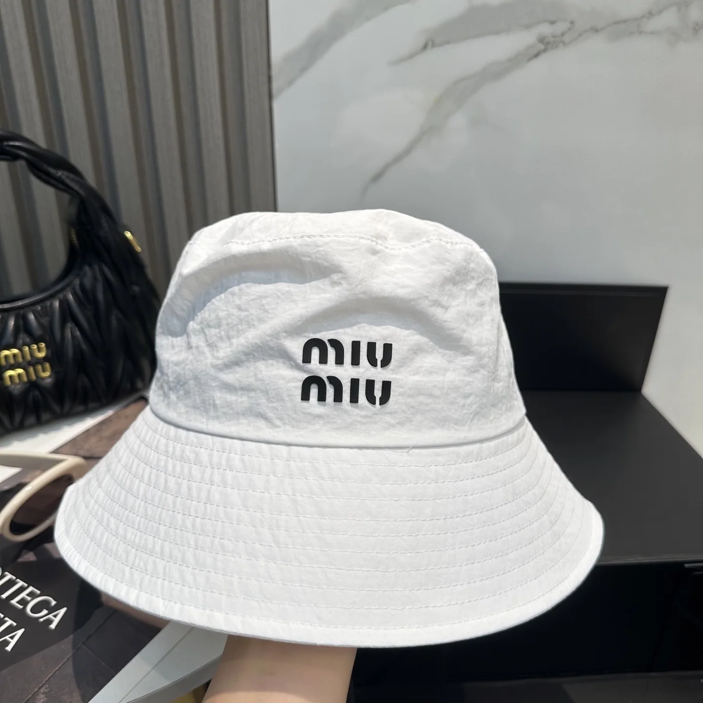 미우미우 경량 버킷햇 모자 상세 이미지 2
