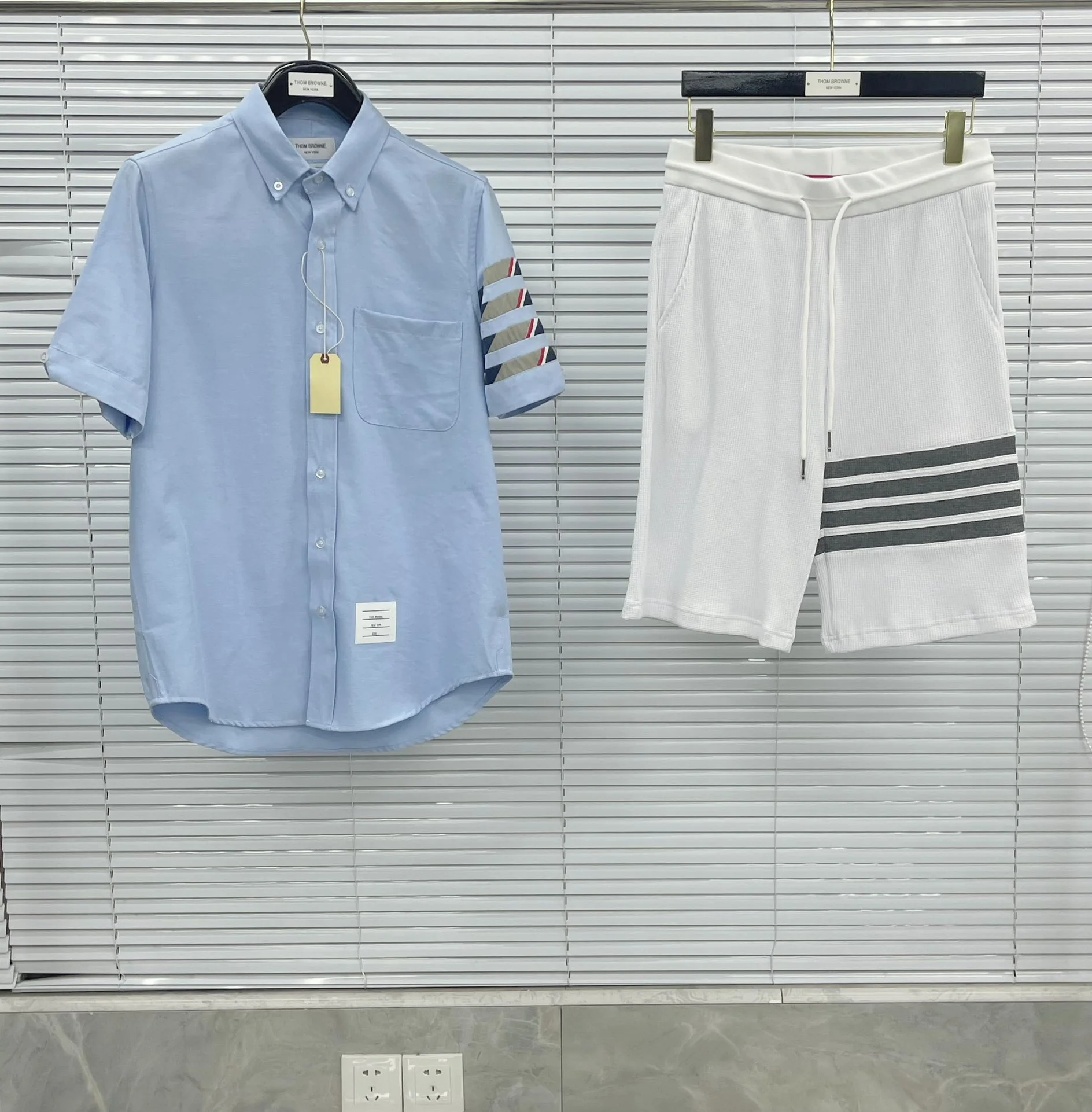 톰브라운 남성 반팔 상세 이미지 1